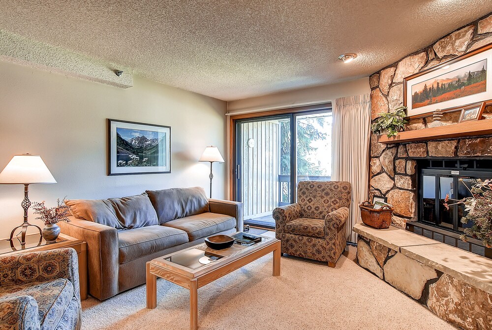 2 Bedroom Atrium Condo In Heart Of Downtown Breckenridge In