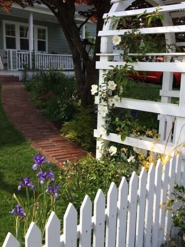 Hotels Near University Of Puget Sound Tacoma Top 10 By Charming Country Cottage University Of Puget Sound Entire First Floor