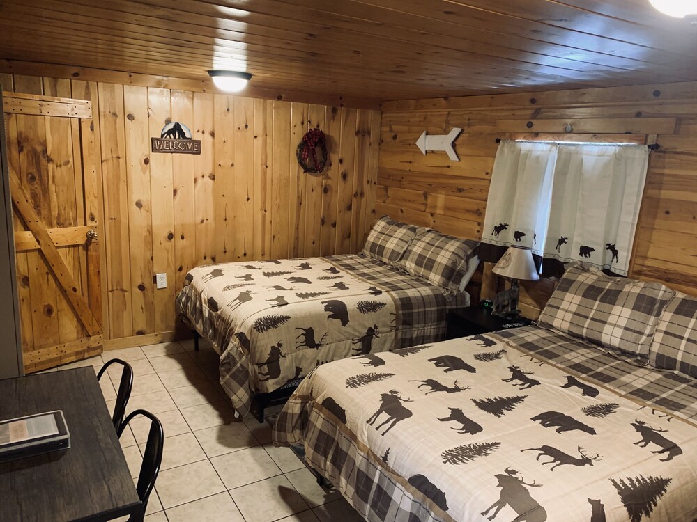 Wolf Den at The Black Bear Inn! Satellite, WiFi, Near River & Hiking