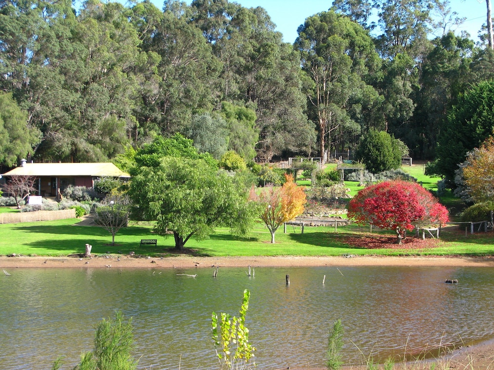 Pemberton Lake View Chalets Deals & Reviews (Pemberton, AUS) Wotif