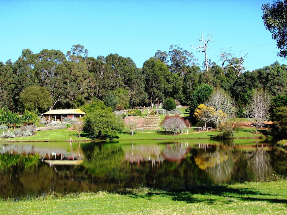 Pemberton Lake View Chalets Deals & Reviews (Pemberton, AUS) Wotif