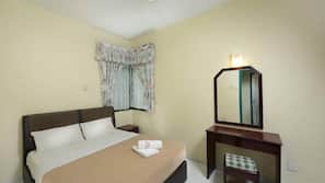 3 bedrooms, desk, iron/ironing board