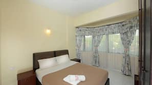 3 bedrooms, desk, iron/ironing board