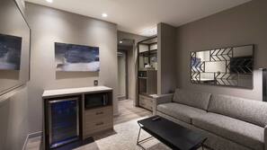 In-room safe, desk, iron/ironing board, free WiFi