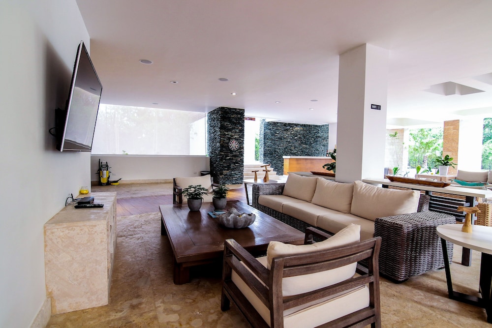 Beach Rock Condo Boutique 2018 Room Prices 150 Deals Reviews Hotel Front Featured Image Lobby Sitting Area