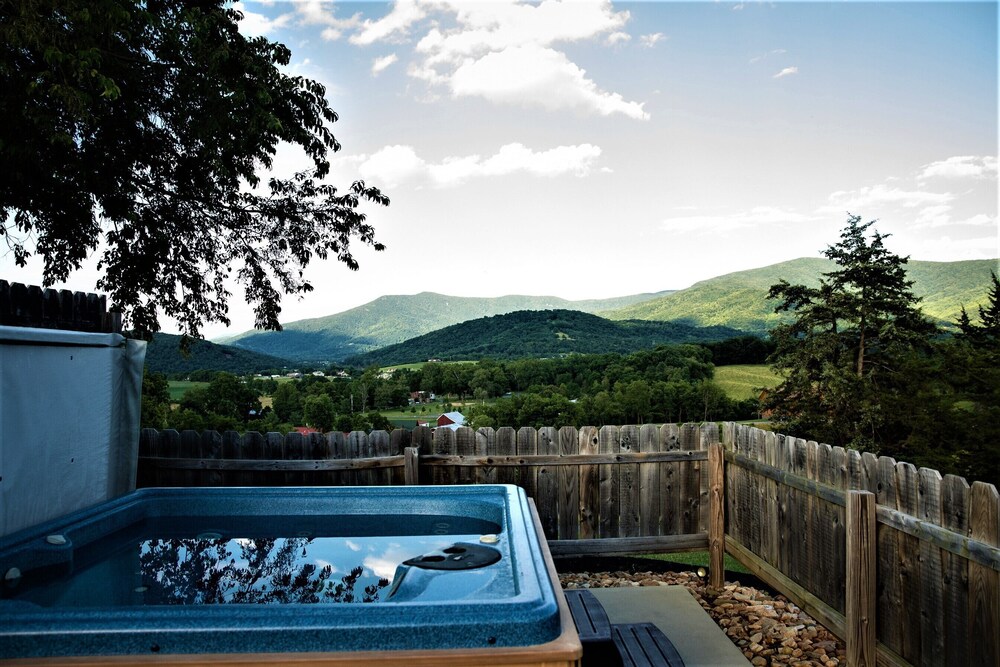 Hawksbill Retreat Cabin 8 Hot Tub Mountain View Beautiful 45 Acres Near Luray Va In Stanley Hotel Rates Reviews On Orbitz