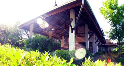 Khum Nakhon Hotel