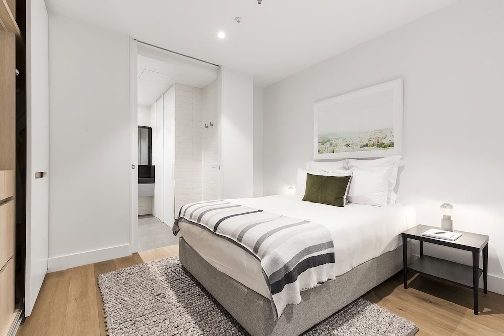 Tyrian Serviced Apartments - Albert Park Lake