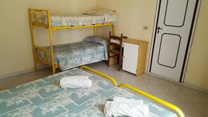 Een kluis op de kamer, een bureau, gratis babybedden, gratis wifi