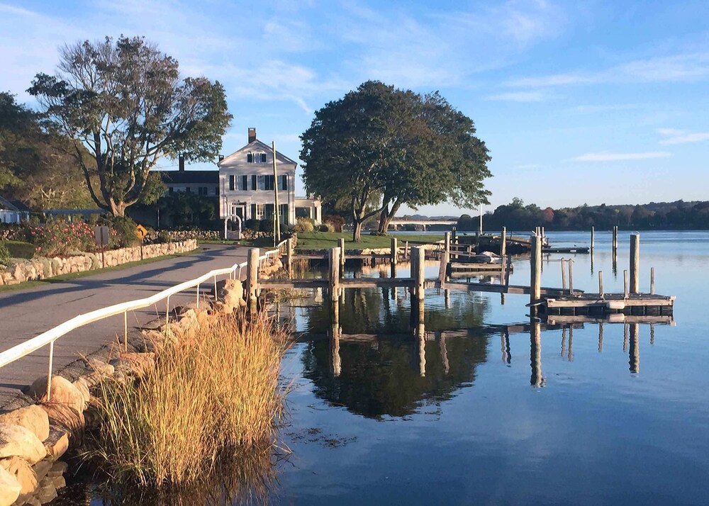 Mystic's Guesthouse in Historic Downtown Waterfront District! in Mystic