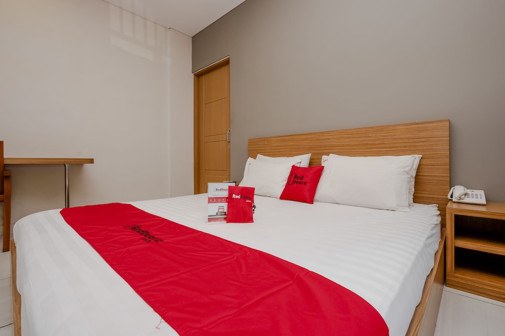 Reddoorz Near Ahmad Yani Airport In Semarang Hotel Rates - 
