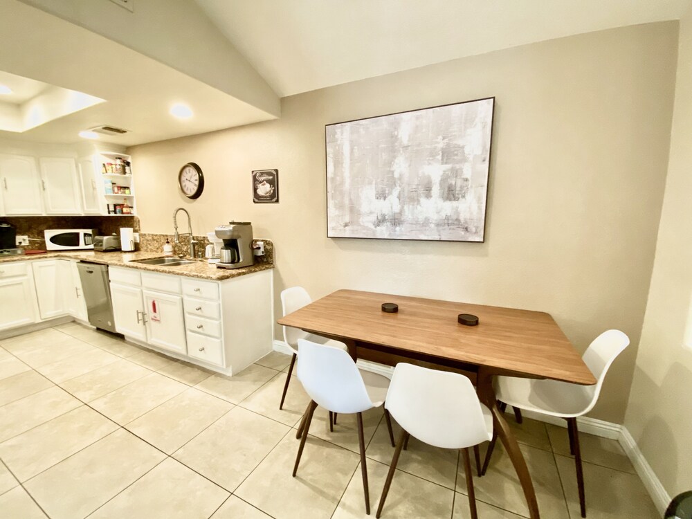 ⭐️⭐️⭐️⭐️⭐️ 6.5 BDRM Close to STRIP! Private Gated Family Fun Villa PROMO PRICING