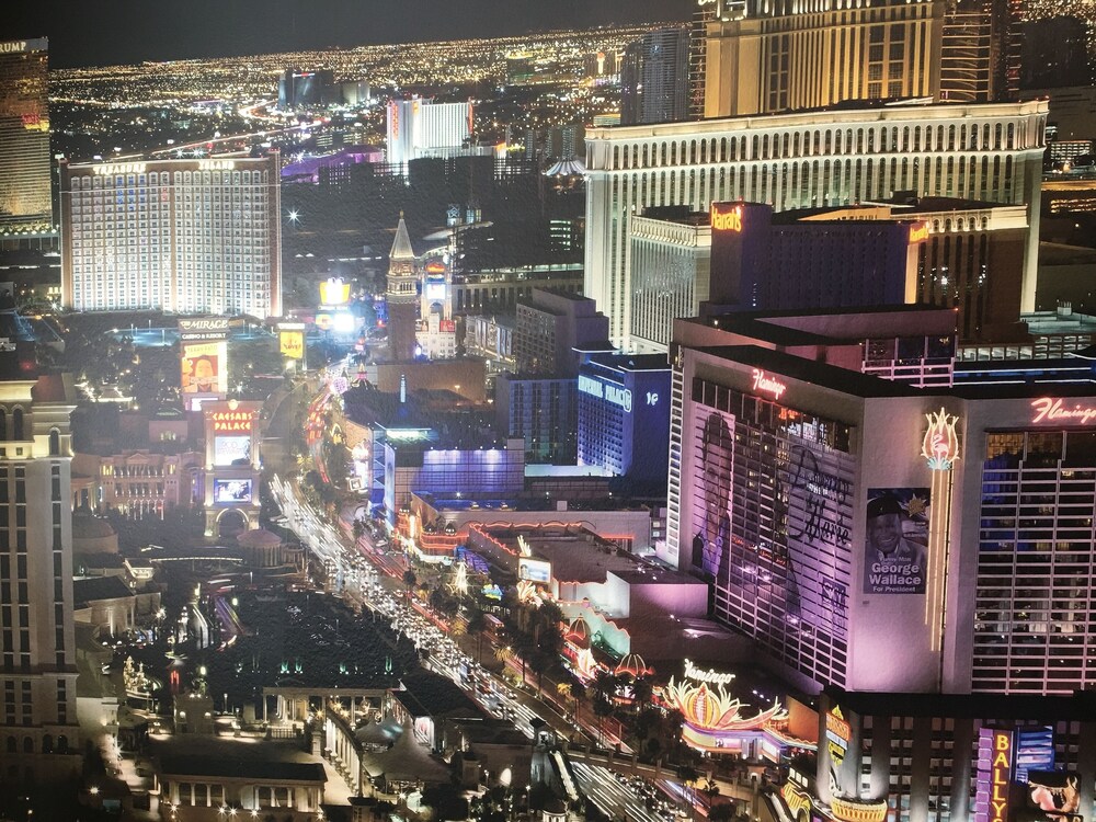 ⭐️⭐️⭐️⭐️⭐️ 6.5 BDRM Close to STRIP! Private Gated Family Fun Villa PROMO PRICING