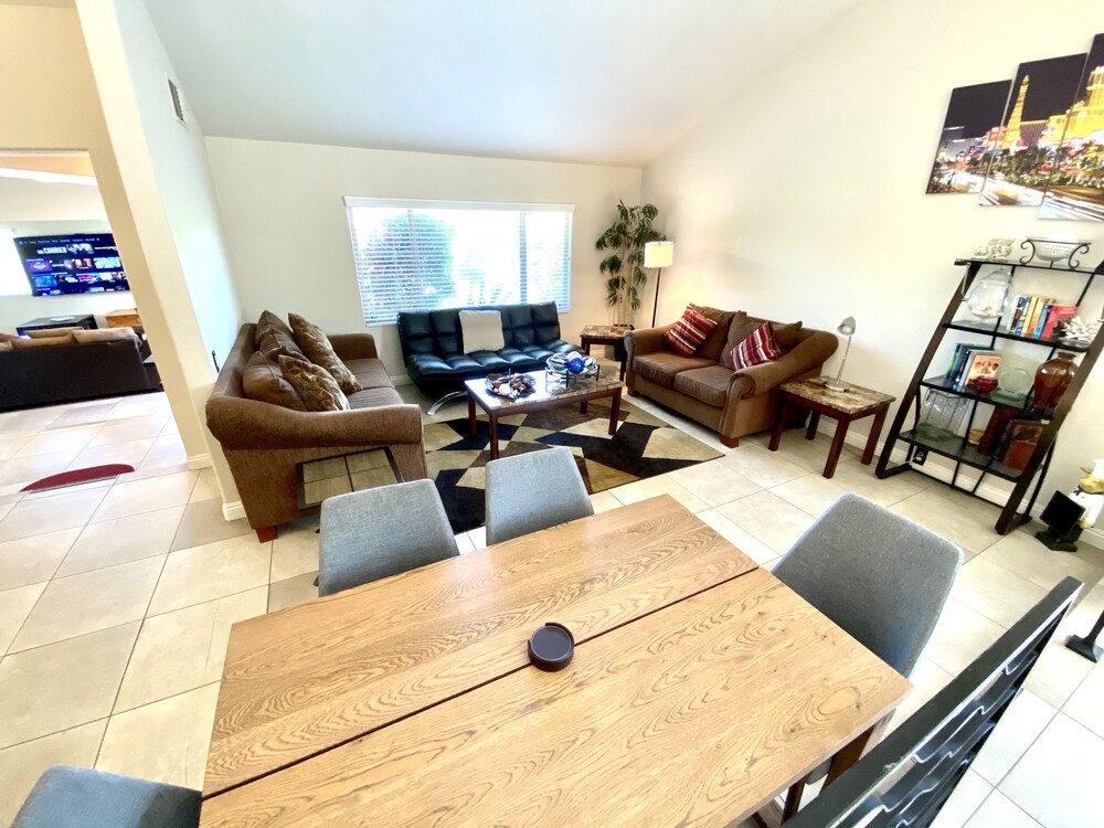 ⭐️⭐️⭐️⭐️⭐️ 6.5 BDRM Close to STRIP! Private Gated Family Fun Villa PROMO PRICING