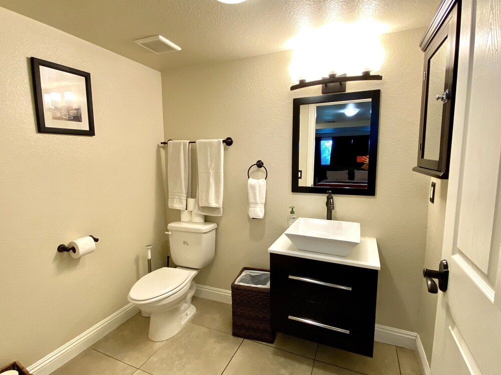 ⭐️⭐️⭐️⭐️⭐️ 6.5 BDRM Close to STRIP! Private Gated Family Fun Villa PROMO PRICING