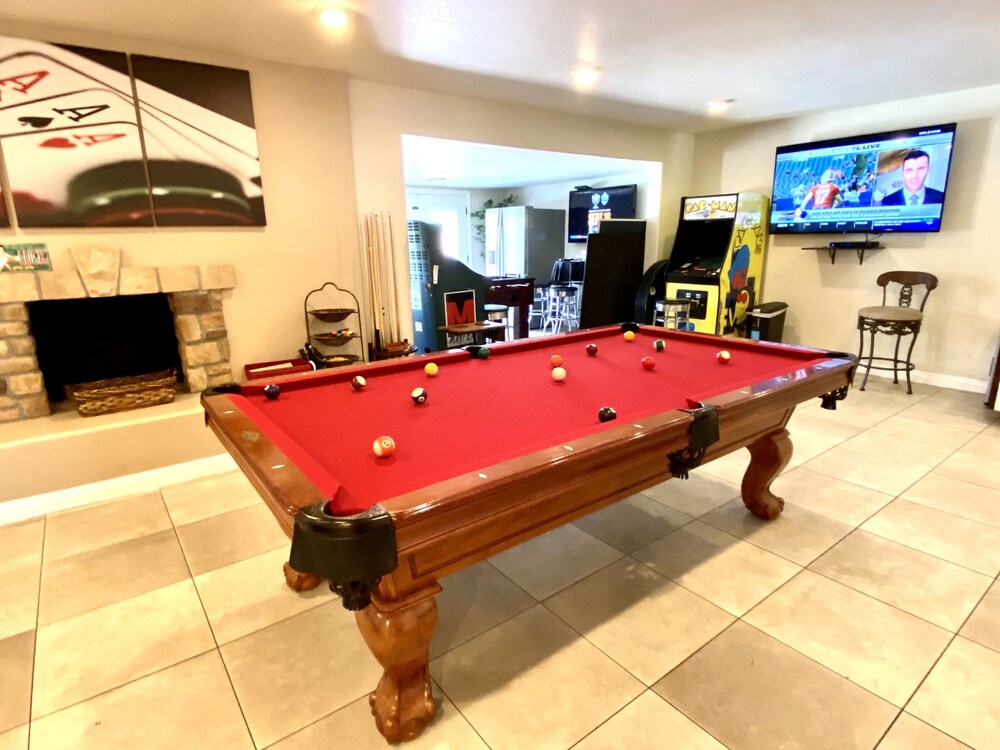 ⭐️⭐️⭐️⭐️⭐️ 6.5 BDRM Close to STRIP! Private Gated Family Fun Villa PROMO PRICING