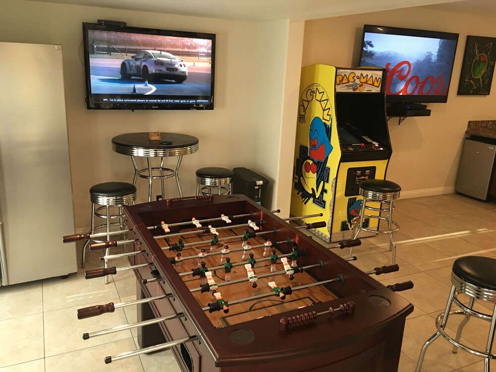 ⭐️⭐️⭐️⭐️⭐️ 6.5 BDRM Close to STRIP! Private Gated Family Fun Villa PROMO PRICING