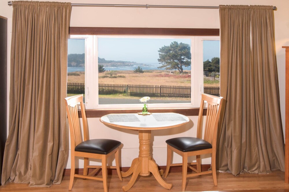 Mendocino Village Ocean View Suite 600sq ft in Mendocino, United States