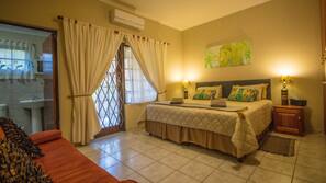 Minibar, in-room safe, individually decorated, individually furnished