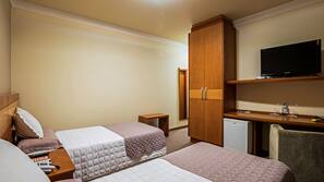 Frigobar, escrivaninha, cortinas blackout, Wi-Fi de cortesia