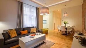 Iron/ironing board, free WiFi, linens