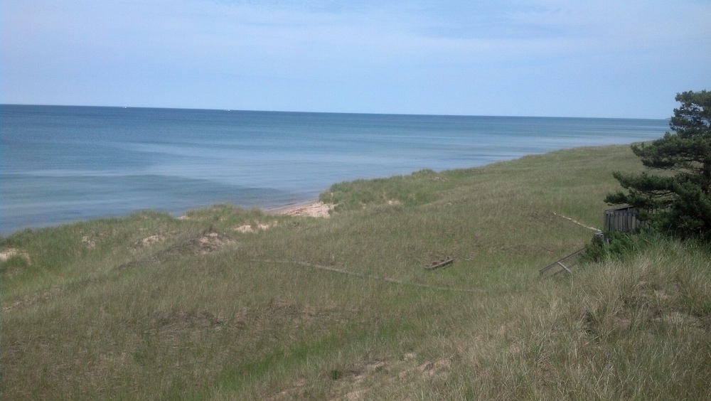 LAKE MICHIGAN BEACHFRONT! PRIVATE BEACHFRONT! DISCOUNTED SEASONAL RATES