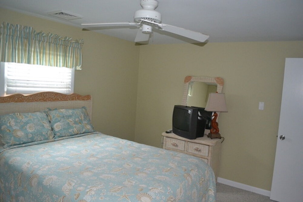 Guests are sure to enjoy a memorable vacation in this fully furnished Apartment