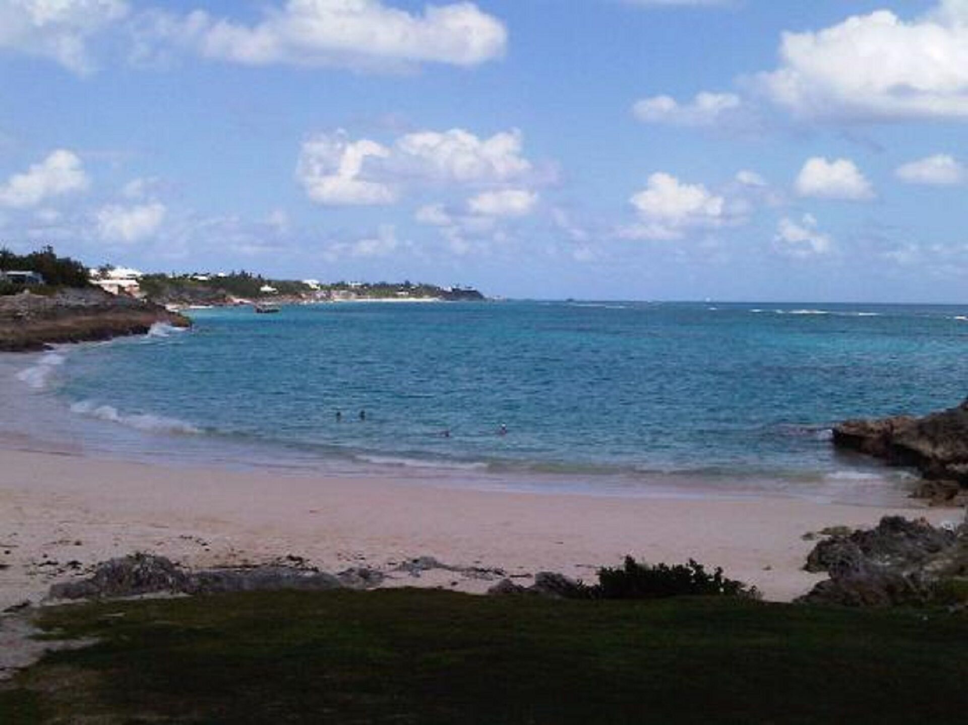 Dreamscape Cottage Poolviewsmodernelectriccarcharge in Smith's Parish in Smiths, Bermuda