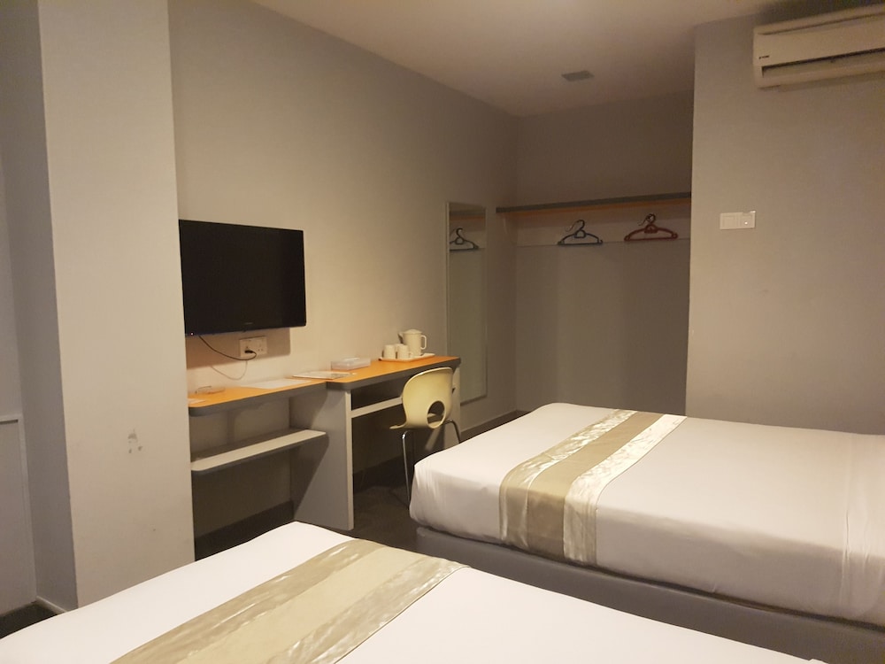 Foto - Swing & Pillows - KL Sg Besi, Kuala Lumpur