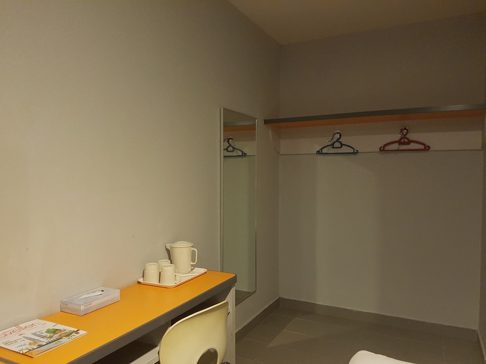 Foto - Swing & Pillows - KL Sg Besi, Kuala Lumpur