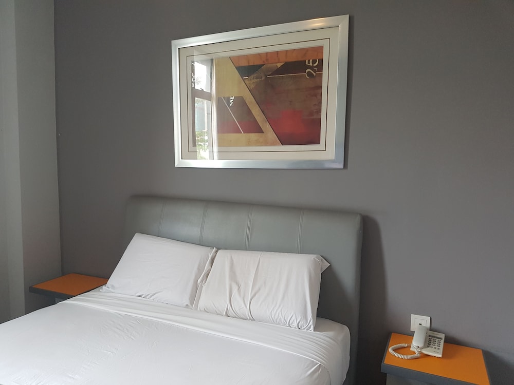 Foto - Swing & Pillows - KL Sg Besi, Kuala Lumpur