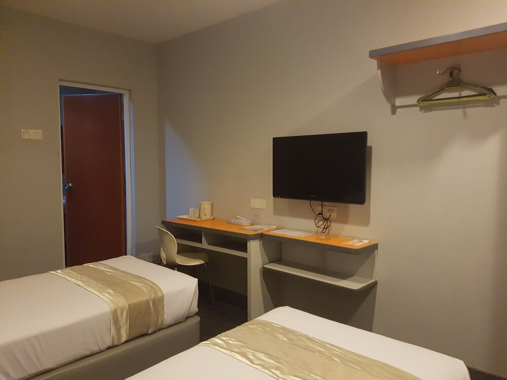 Foto - Swing & Pillows - KL Sg Besi, Kuala Lumpur