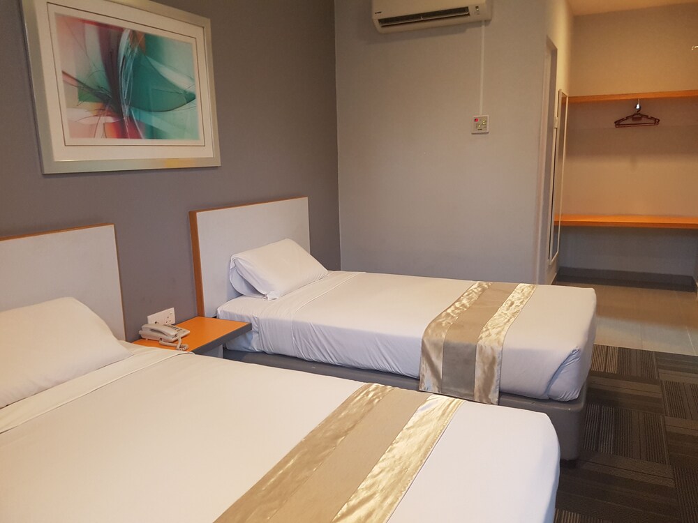 Foto - Swing & Pillows - KL Sg Besi, Kuala Lumpur