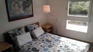 1 chambre, rideaux occultants, fer et planche à repasser, Wi-Fi gratuit