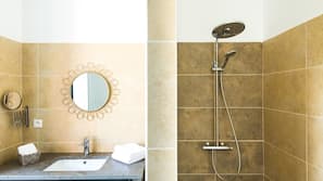 Shower, rainfall showerhead, free toiletries, hair dryer