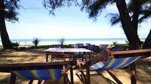 บนชายหาด