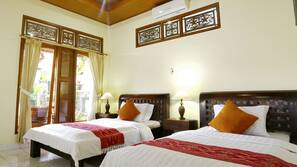 Minibar, desk, free WiFi