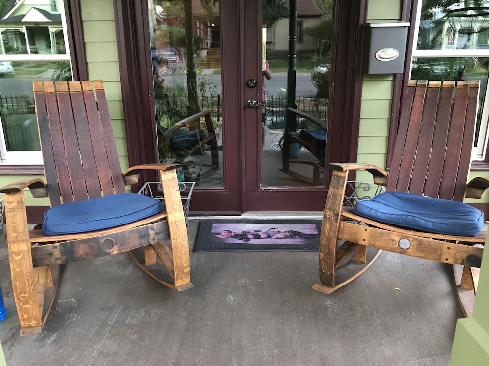 Downtown Bnb King Bed Clawfoot Tub Jacuzzi Glenwood