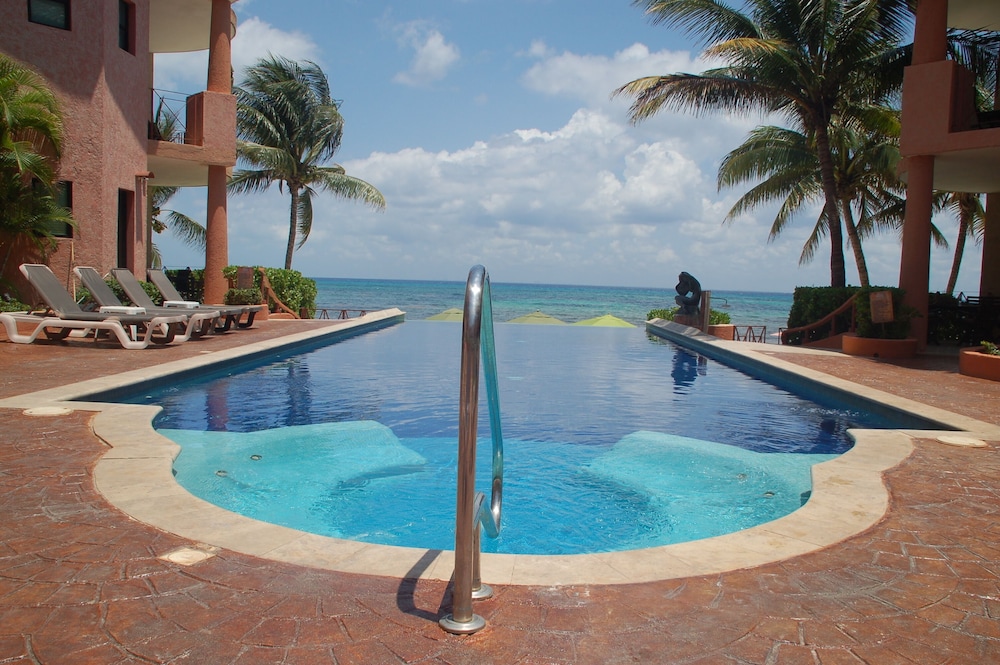 Luna Encantada H2 Luxury Beachfront 2 Bedroom