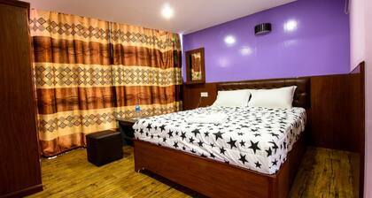 Everest Holiday Inn