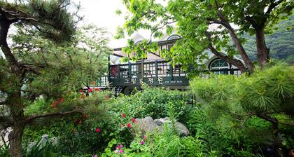 Baenae-gol Picture and Garden Pension