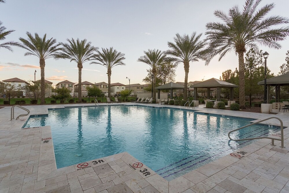 Northern Lights By Redawning In Gilbert Hotel Deals Rates Northern Lights Bathroom Outdoor Pool