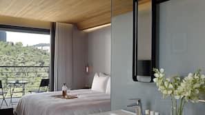 Individually decorated, desk, blackout curtains, free WiFi