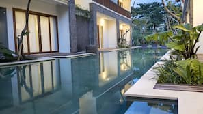 Kolam renang outdoor