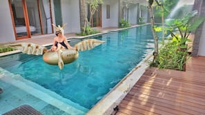 Kolam renang outdoor