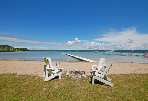 Hotels Near Sleeping Bear Dunes National Lakes Traverse City Lovely Cottage On Glen Lake With Large Sandy Beach