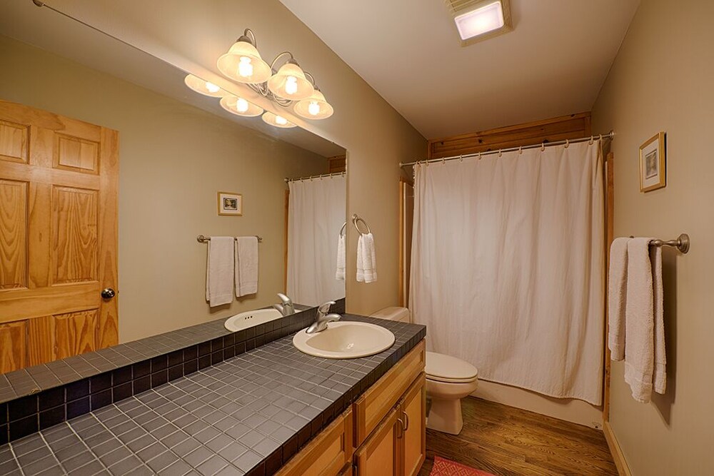 5 Bedroom 3 Bath Log Cabin Awesome Views Game Room Hot Tub