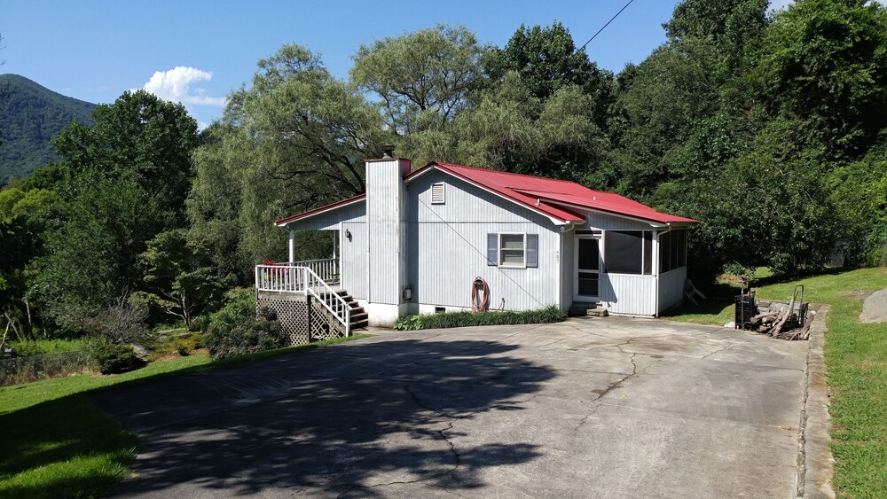 High Cotton, 3 BR, Single Level, Pet Friendly, Fenced Yard,Fantastic View