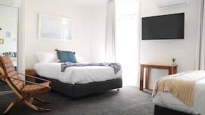 Premium bedding, desk, iron/ironing board, free WiFi