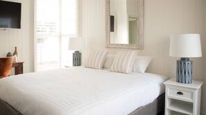 Premium bedding, desk, iron/ironing board, free WiFi
